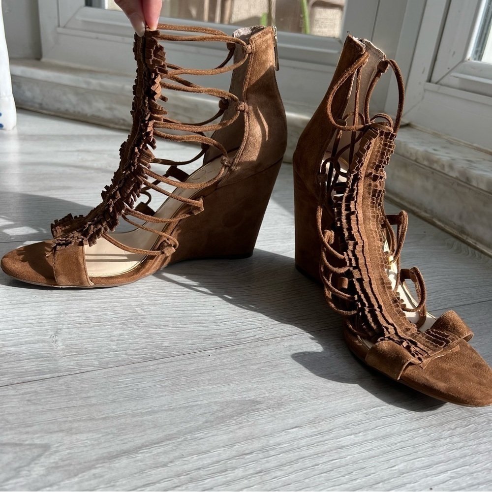 *Sold D* Jessica Simpson Becky Fringe T-strap Wedge sandals -Honey tan size 9